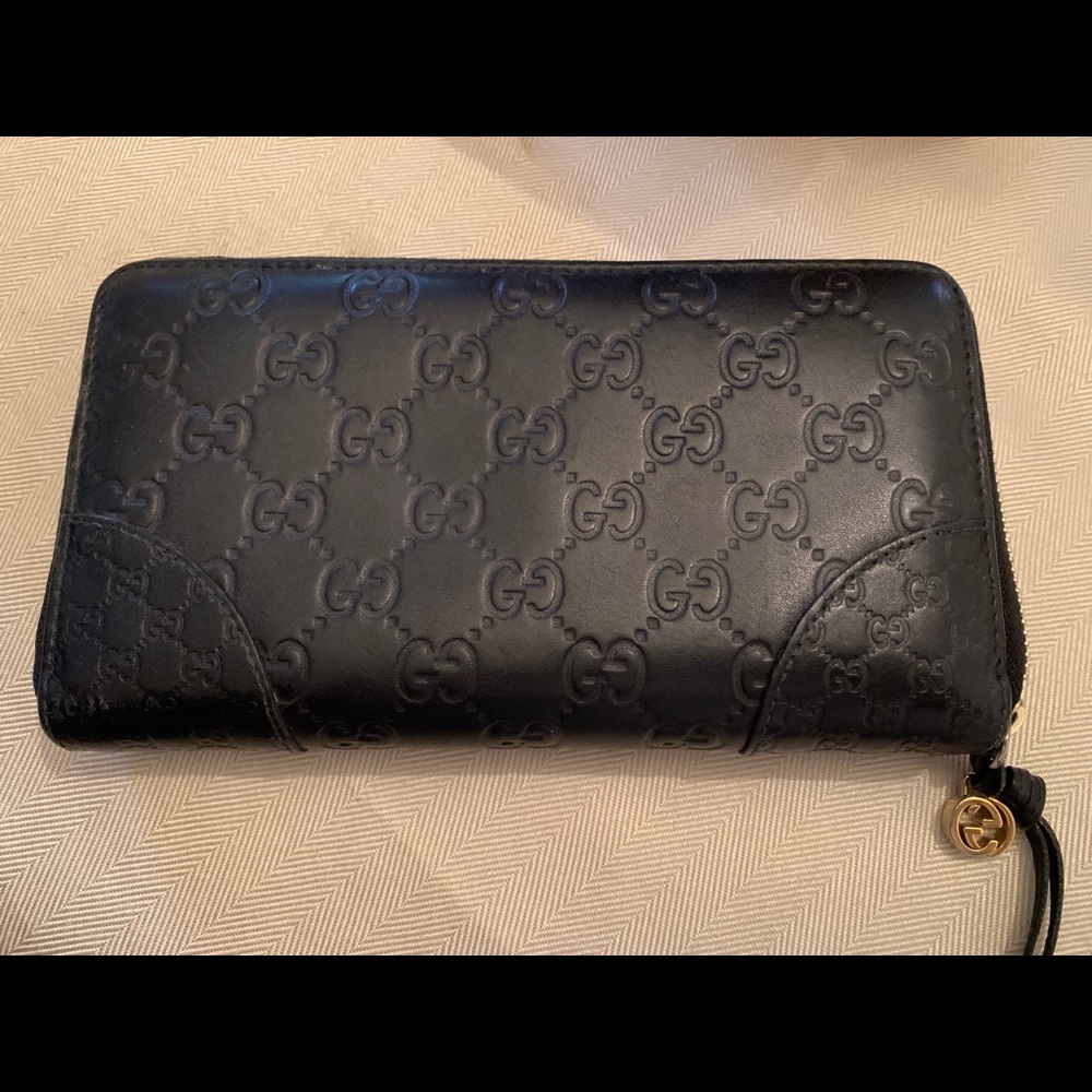 Black Gucci Guccissima Wallet